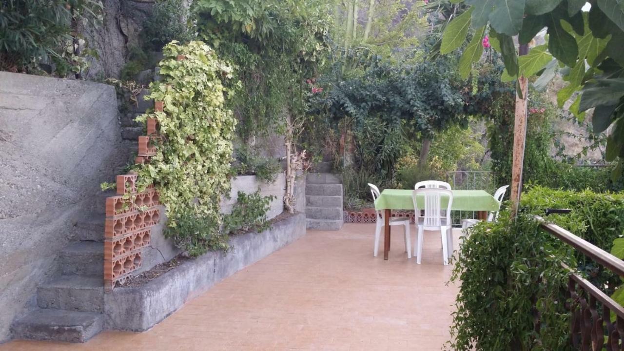 Baia Taormina Apartment Giardini-Naxos Buitenkant foto