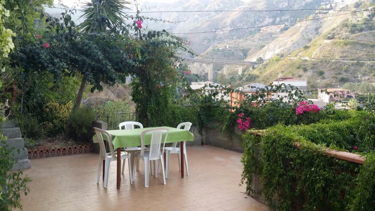 Baia Taormina Apartment Giardini-Naxos Buitenkant foto